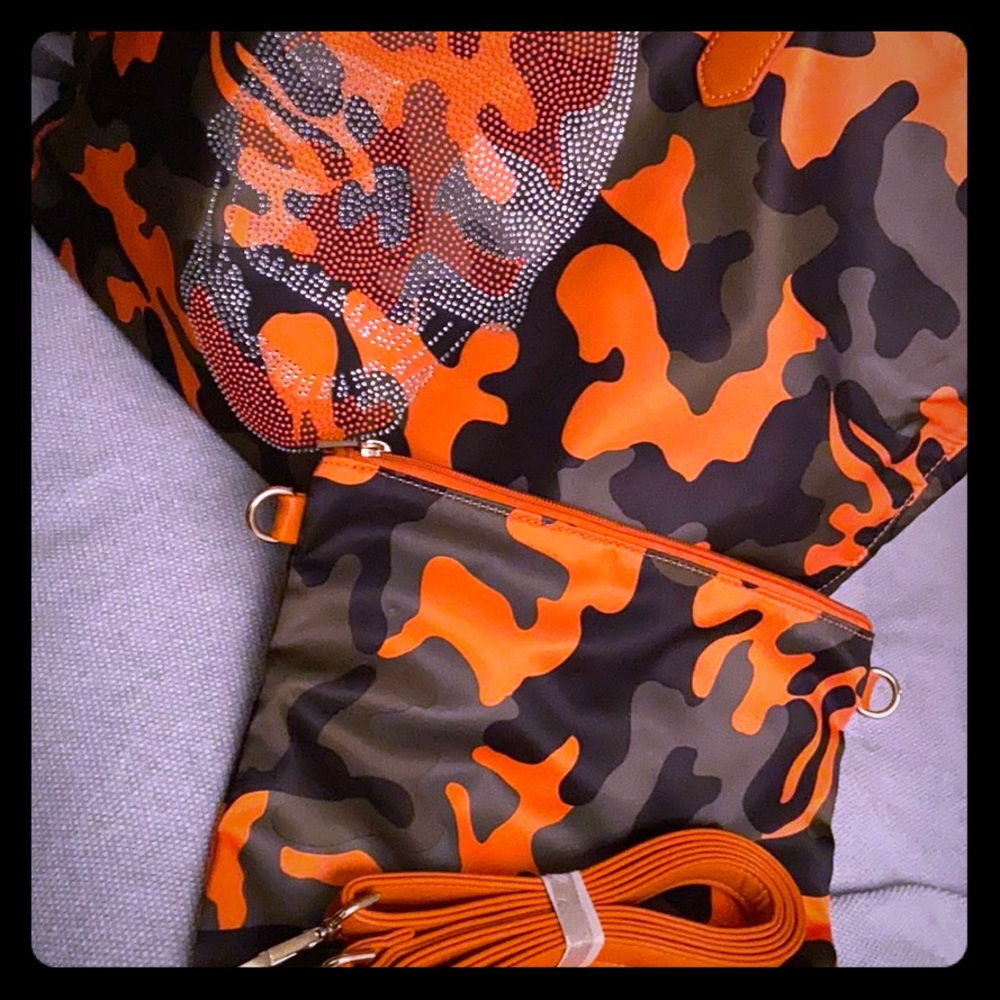 EDGY SKULL, Never full camp tote/crossbody